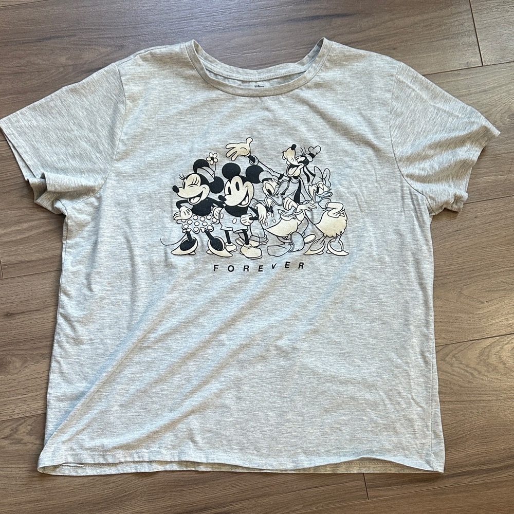 Disney tee! So cute! Mickey and Friends t-shirt GUC size 2XL